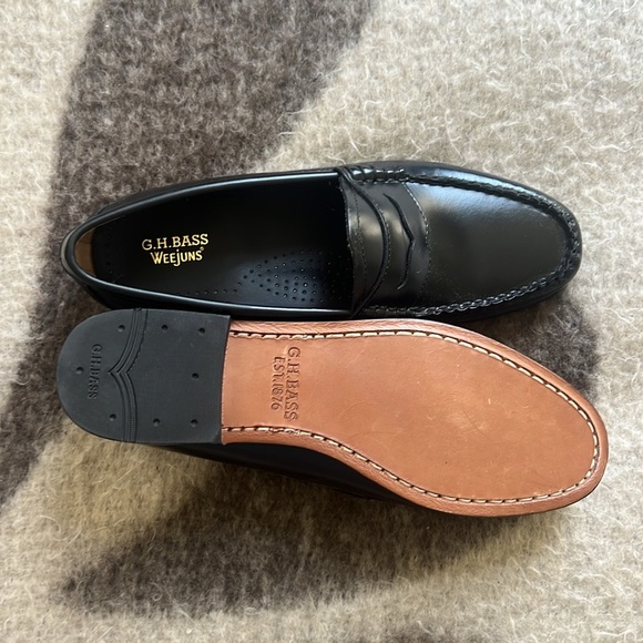 GH Bass Whitney Loafer - Picture 3 of 5